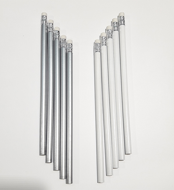 Caja 5 lápices blancos y plateados Caja 5 lápices blancos y plateados