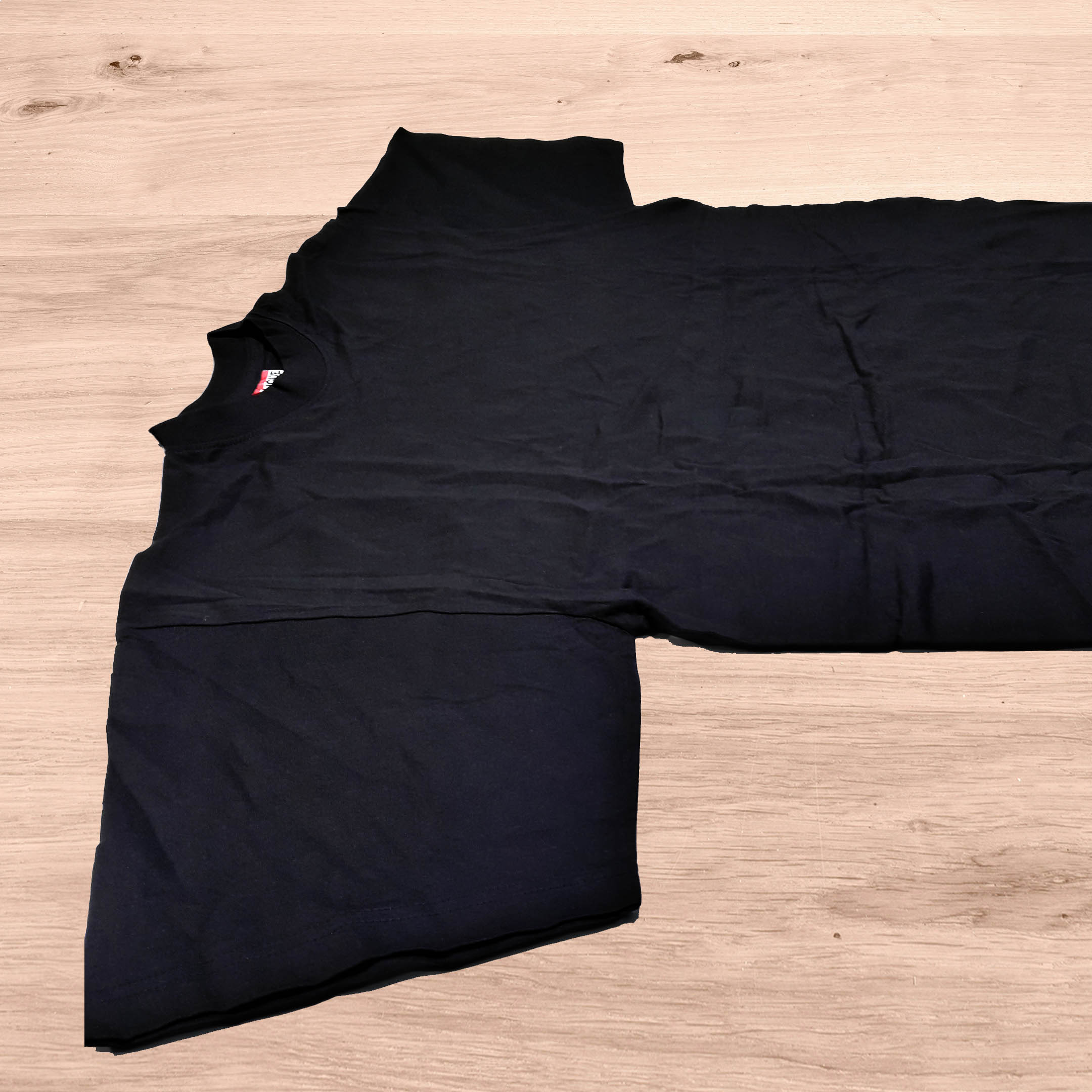 CAMISETA HOMBRE DE CUELLO ANCHO BLANCAS O NEGRAS